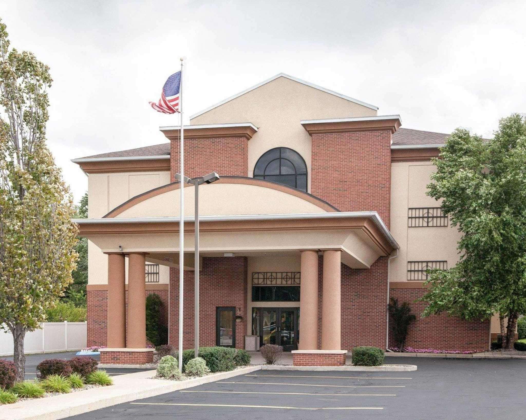 Quality Inn & Suites Niles Exterior photo